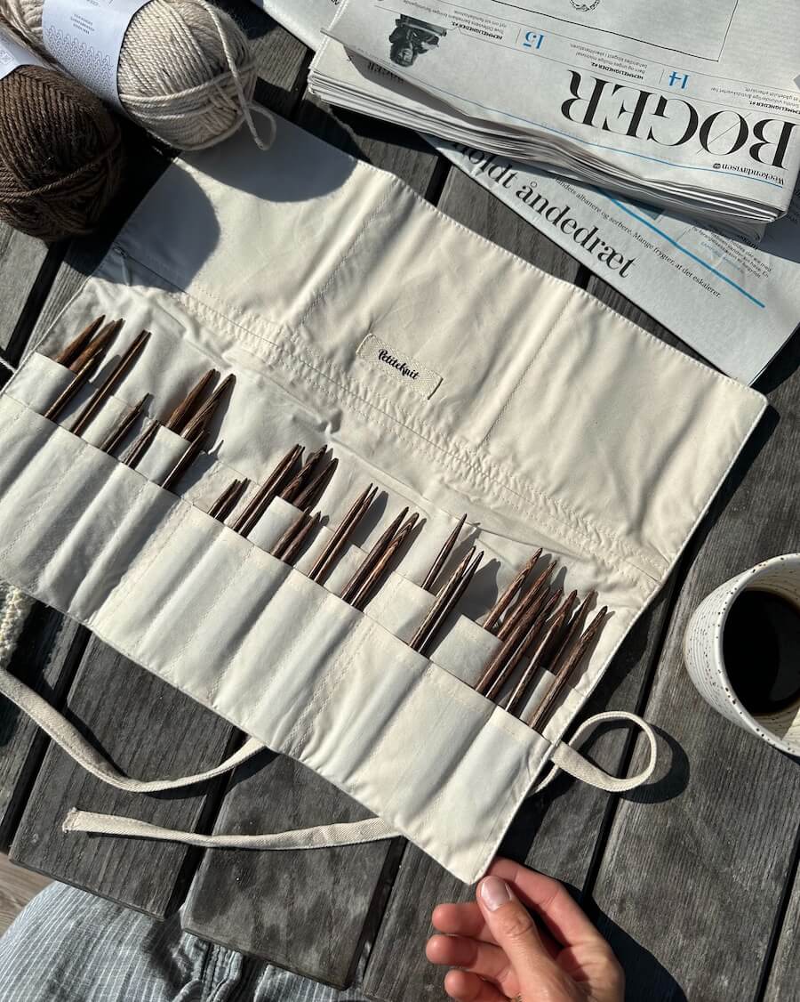 PetiteKnit - Knitter's Needle Case - End needles