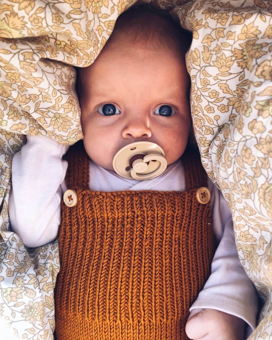 PetiteKnit - Willums hängslebyxor