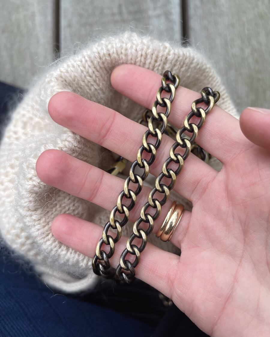 PetiteKnit's chain for the Winter Clutch/Honey series
