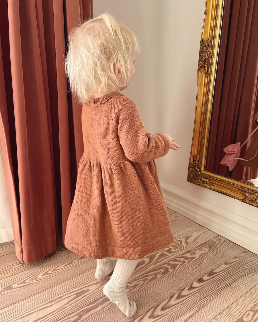 PetiteKnit - Karlas klänning