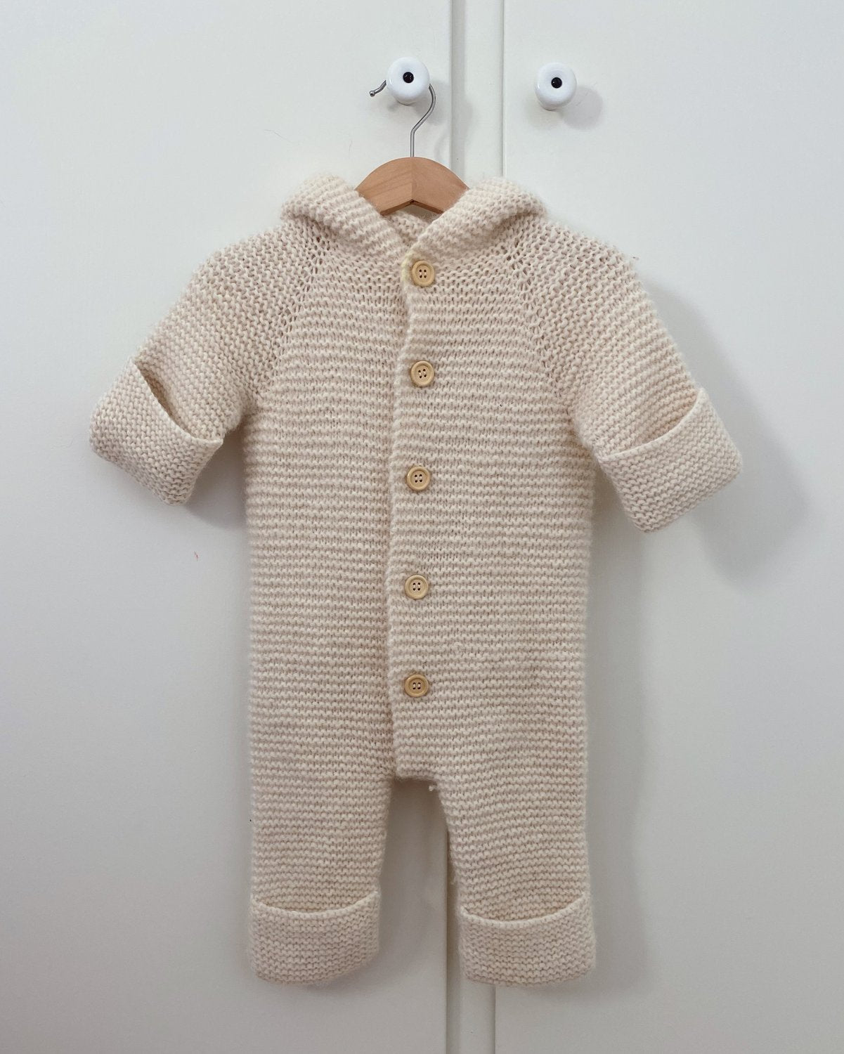 PetiteKnit - Selmas sovdräkt