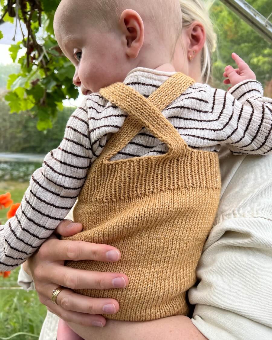 PetiteKnit - Willums sommarhängslebyxor