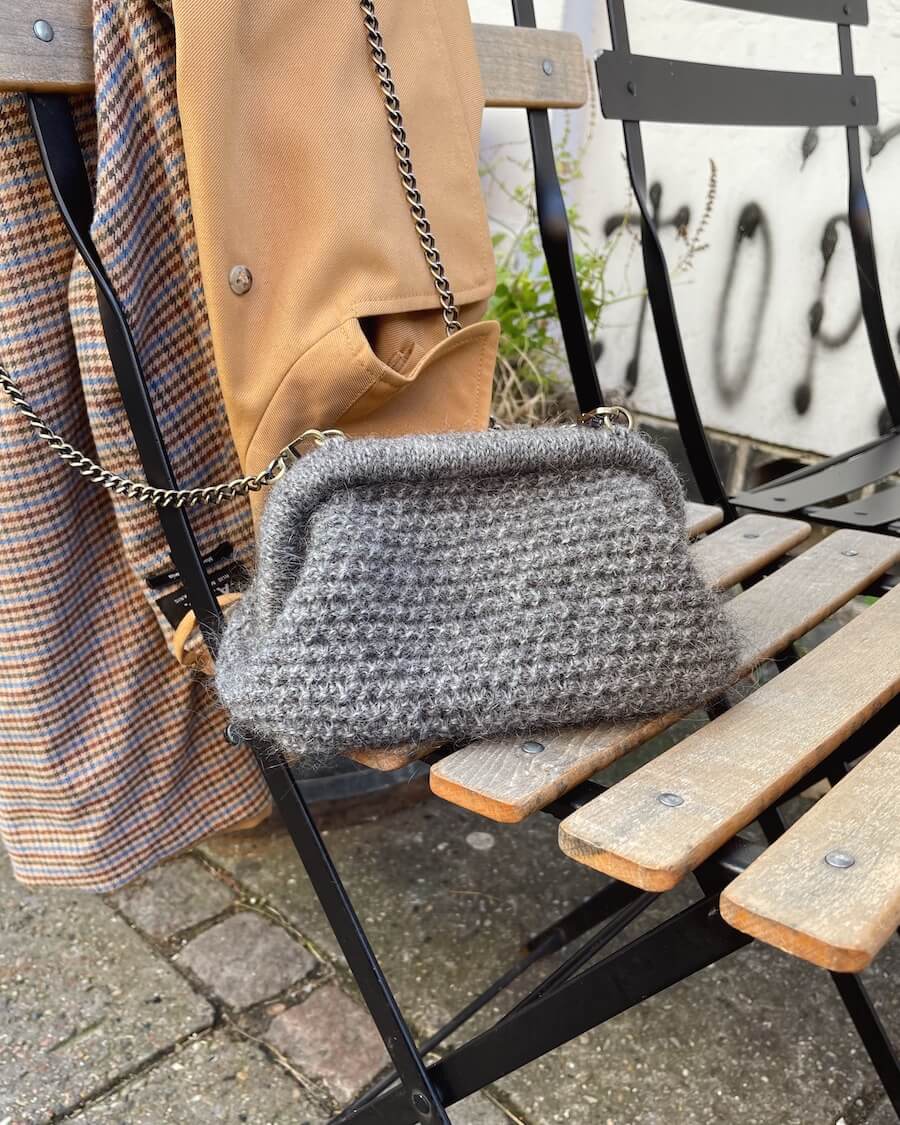 PetiteKnit - Winter clutch