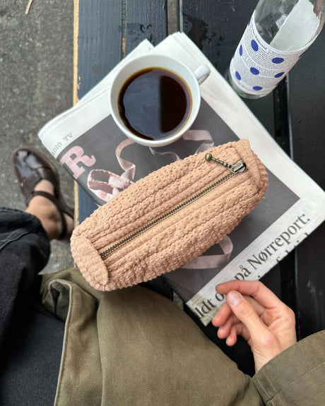 PetiteKnit – Knitter's Tool Clutch – Praline Seersucker