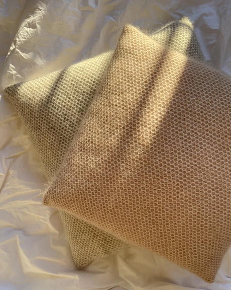 PetiteKnit - Honey Pillow