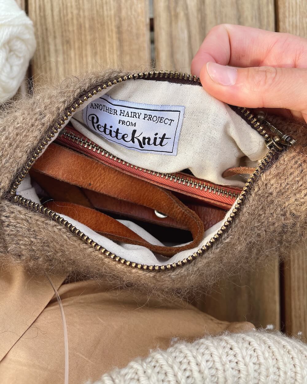 PetiteKnit - Honey clutch