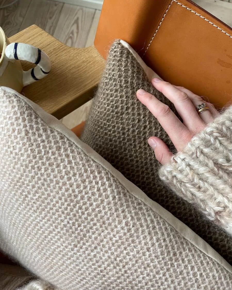 PetiteKnit - Honey Pillow